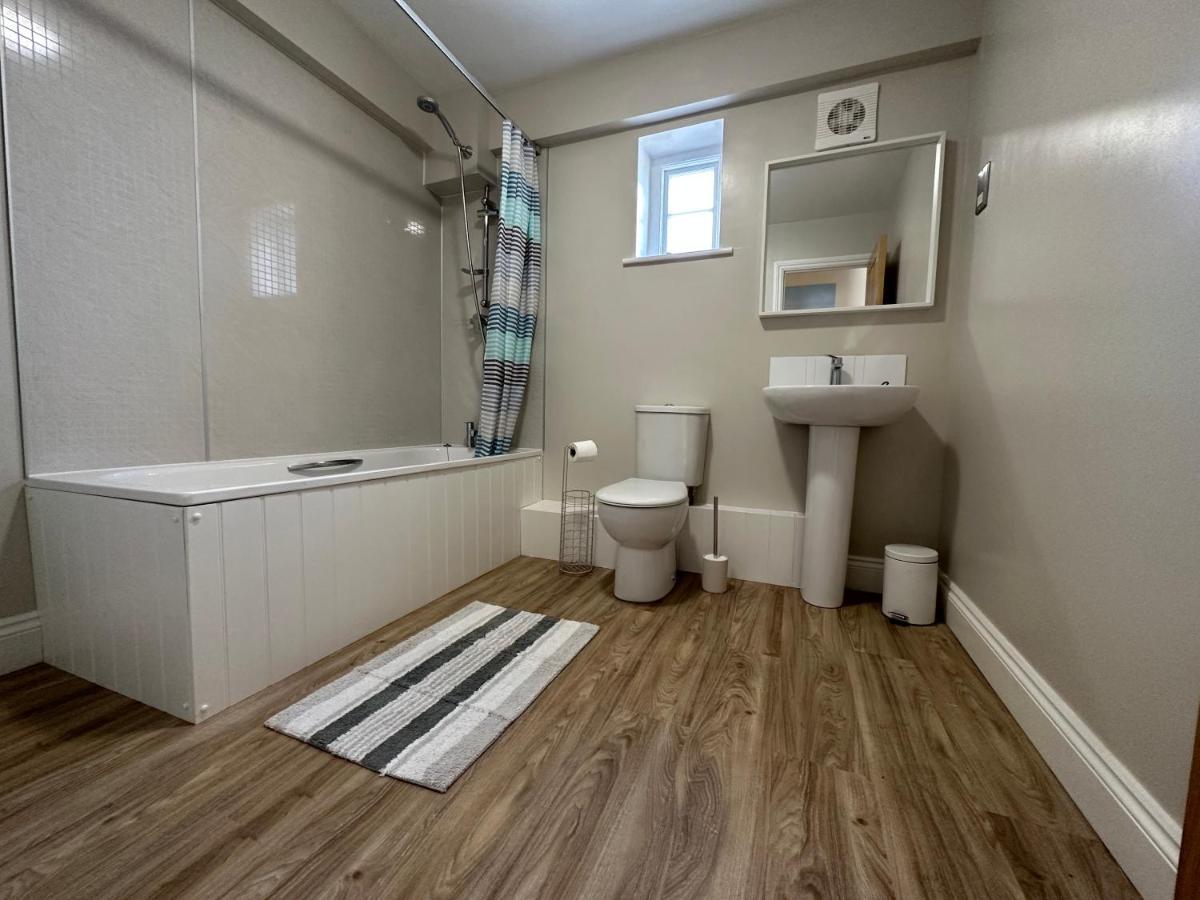 Barchester House Apartments Delux 솔즈베리 외부 사진