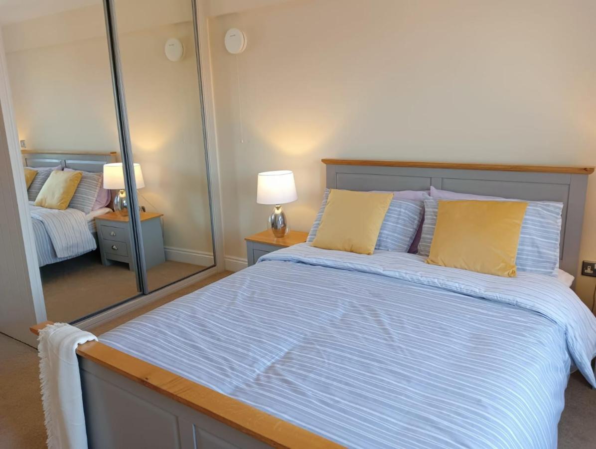 Barchester House Apartments Delux 솔즈베리 외부 사진